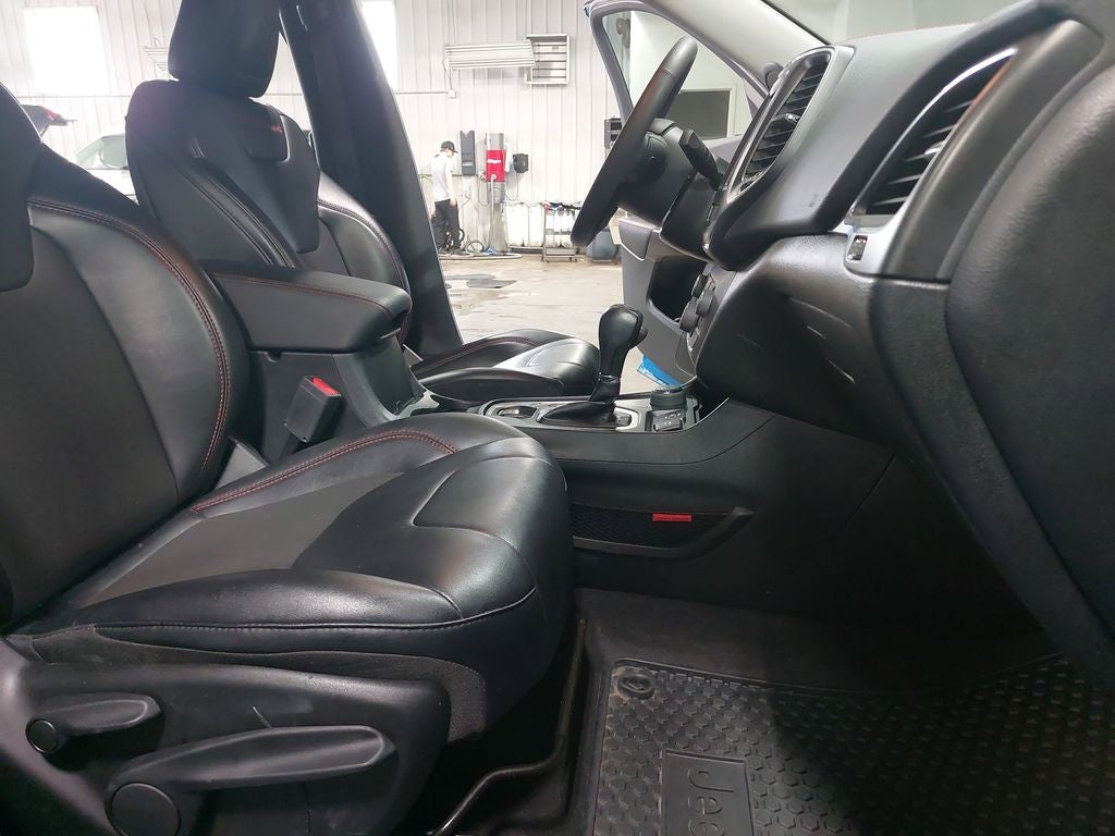 2023 Jeep Cherokee Trailhawk