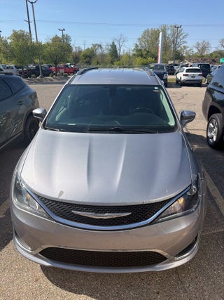 2017 Chrysler Pacifica Touring L Plus