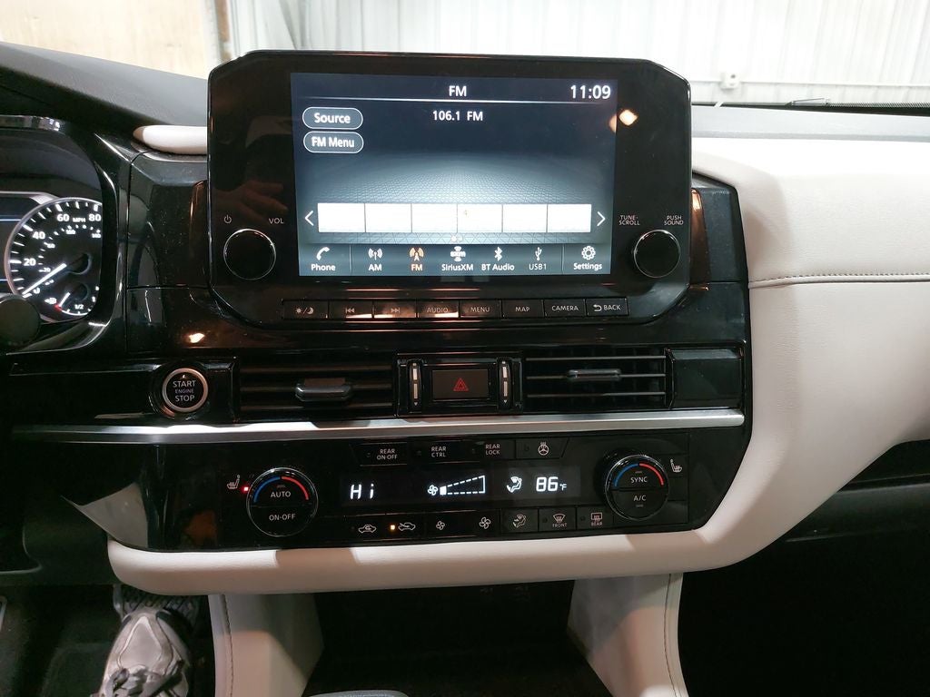 2024 Nissan Pathfinder SL