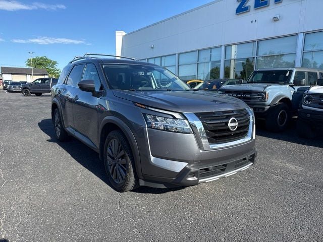 2023 Nissan Pathfinder SL