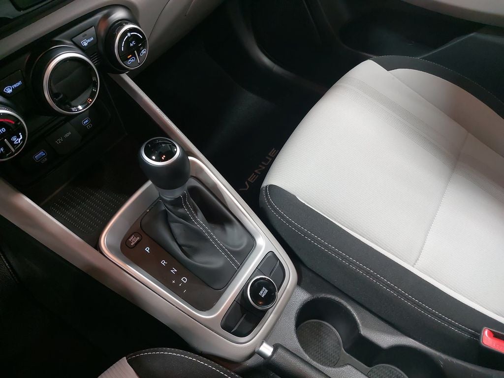 2024 Hyundai Venue SEL - Photo 24