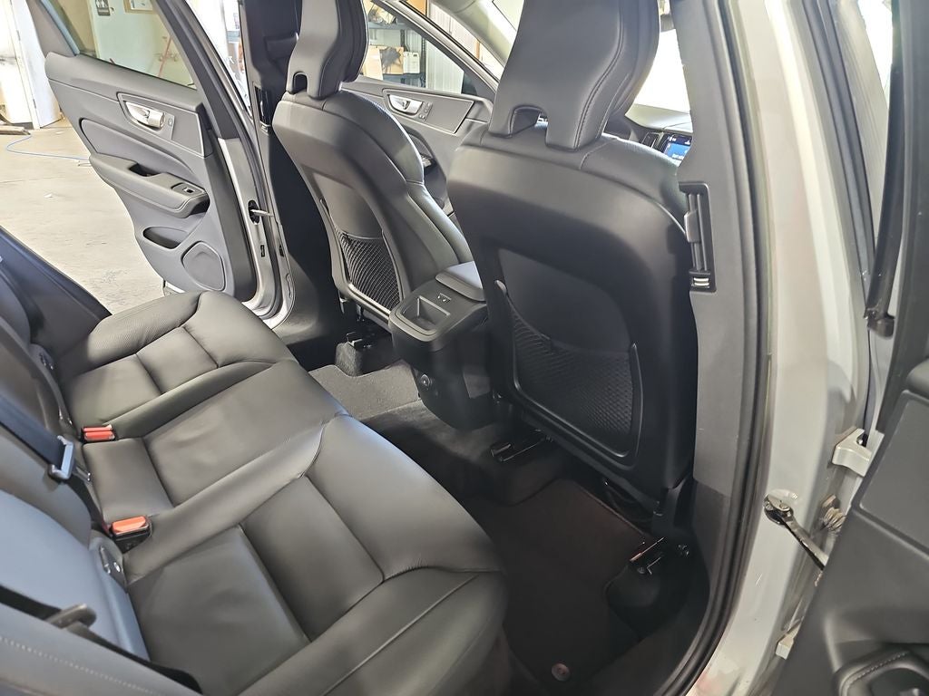 2023 Volvo XC60 B5 Plus Dark Theme
