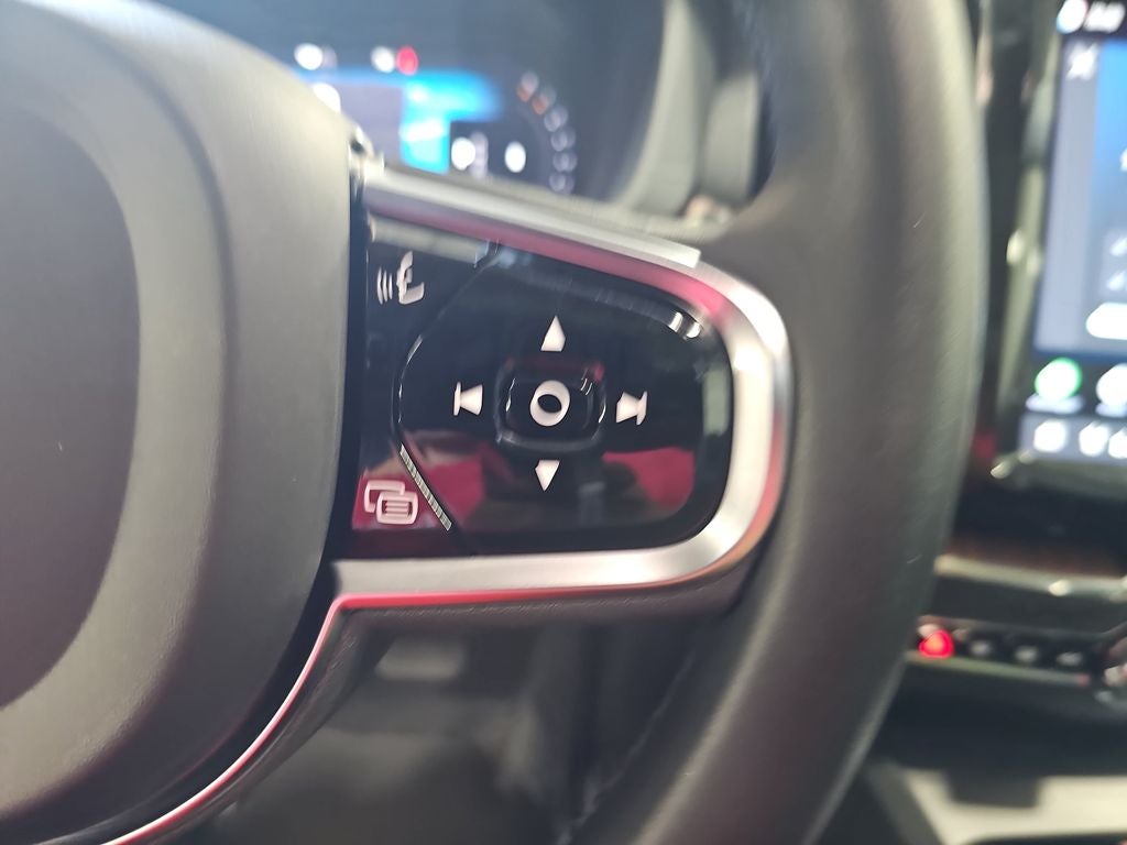 2023 Volvo XC60 B5 Plus Dark Theme