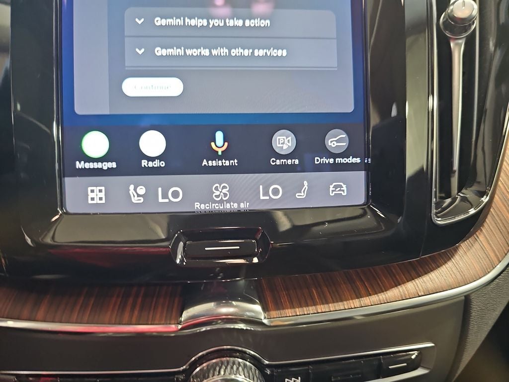 2023 Volvo XC60 B5 Plus Dark Theme