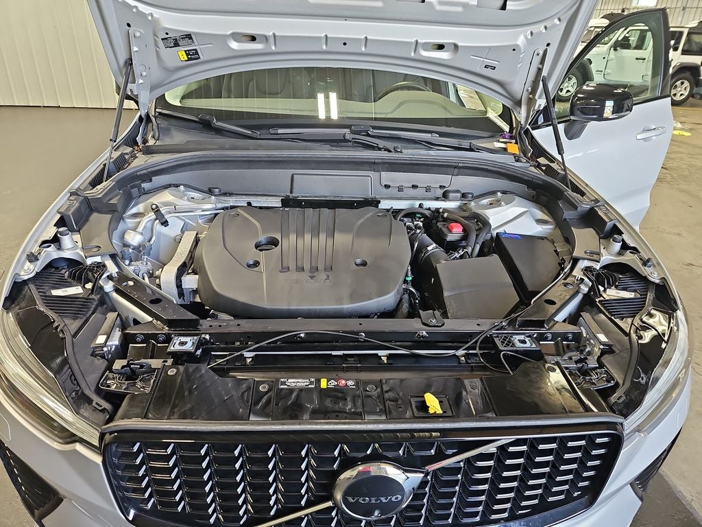 2023 Volvo XC60 B5 Plus Dark Theme