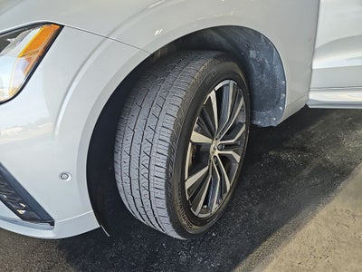 2023 Volvo XC60 B5 Plus Dark Theme