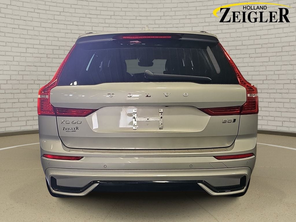 2023 Volvo XC60 B5 Plus Dark Theme