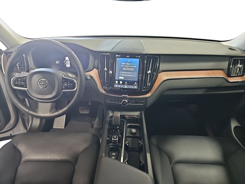 2023 Volvo XC60 B5 Plus Dark Theme