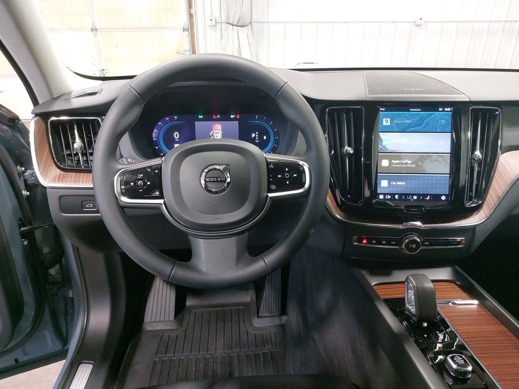 2023 Volvo XC60 B5 Plus Dark Theme