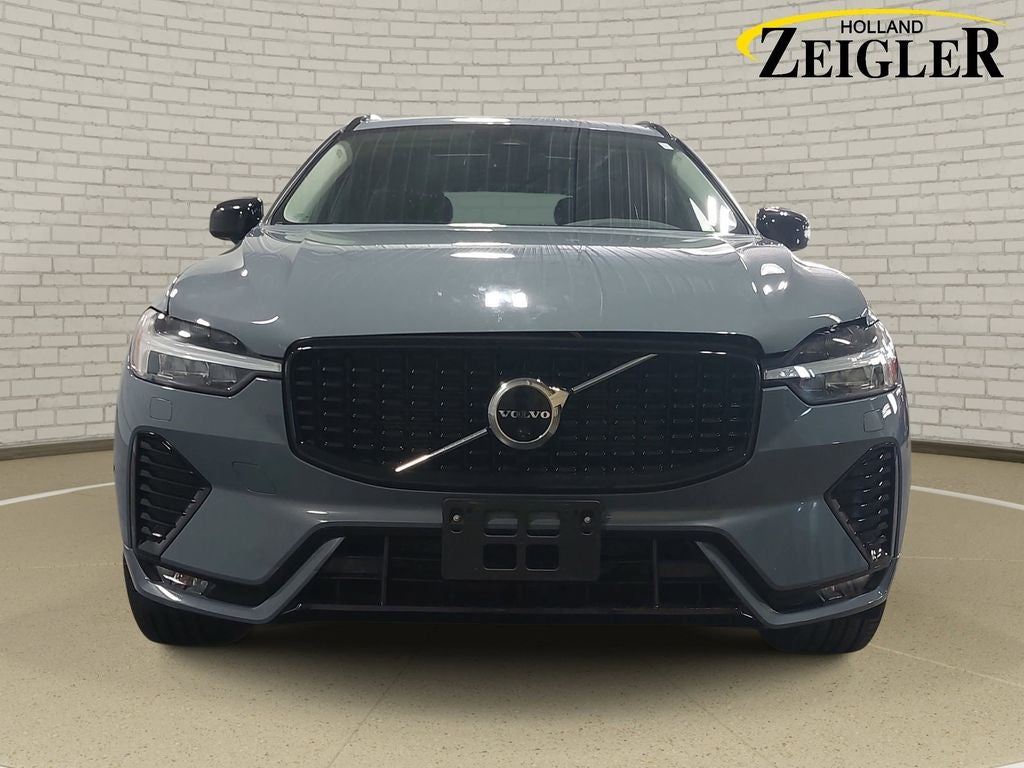 2023 Volvo XC60 B5 Plus Dark Theme