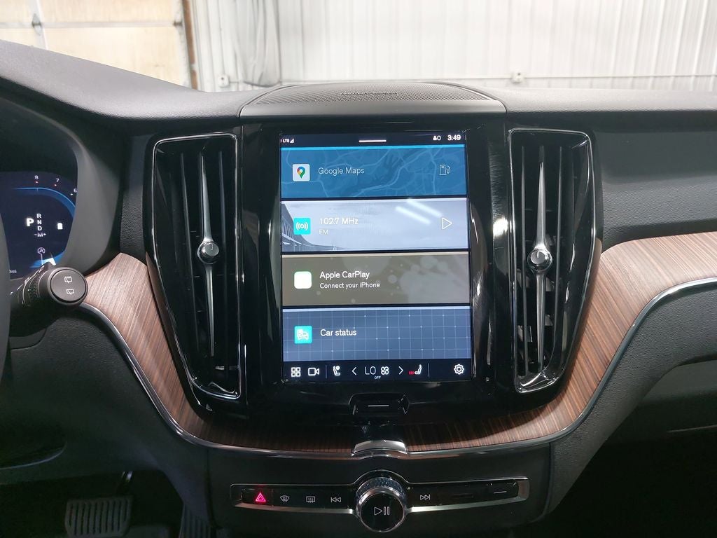 2023 Volvo XC60 B5 Plus Dark Theme