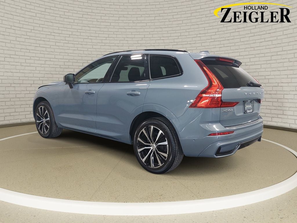 2023 Volvo XC60 B5 Plus Dark Theme