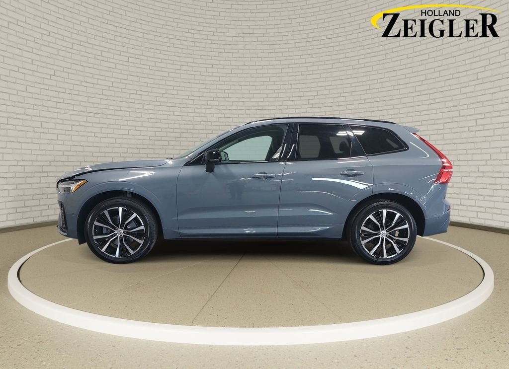 2023 Volvo XC60 B5 Plus Dark Theme