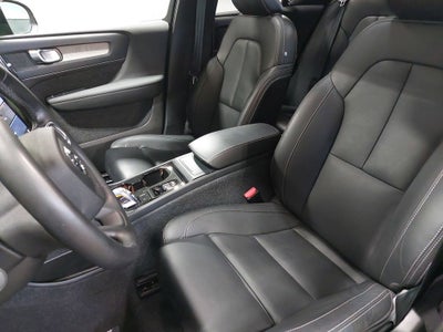 2024 Volvo XC40 B5 Plus Dark Theme