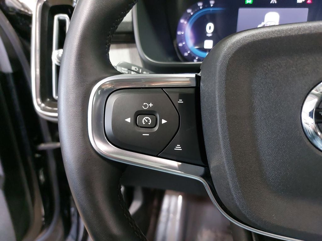 2024 Volvo XC40 B5 Plus Dark Theme