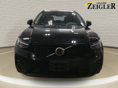 2024 Volvo XC40 B5 Plus Dark Theme