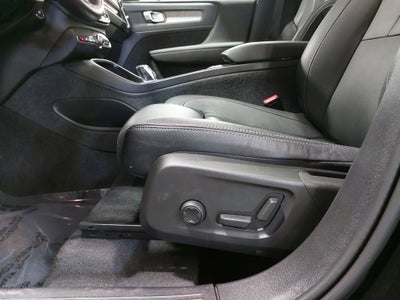 2024 Volvo XC40 B5 Plus Dark Theme