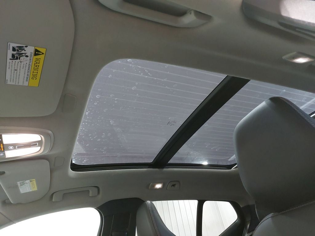 2024 Volvo XC40 B5 Plus Dark Theme