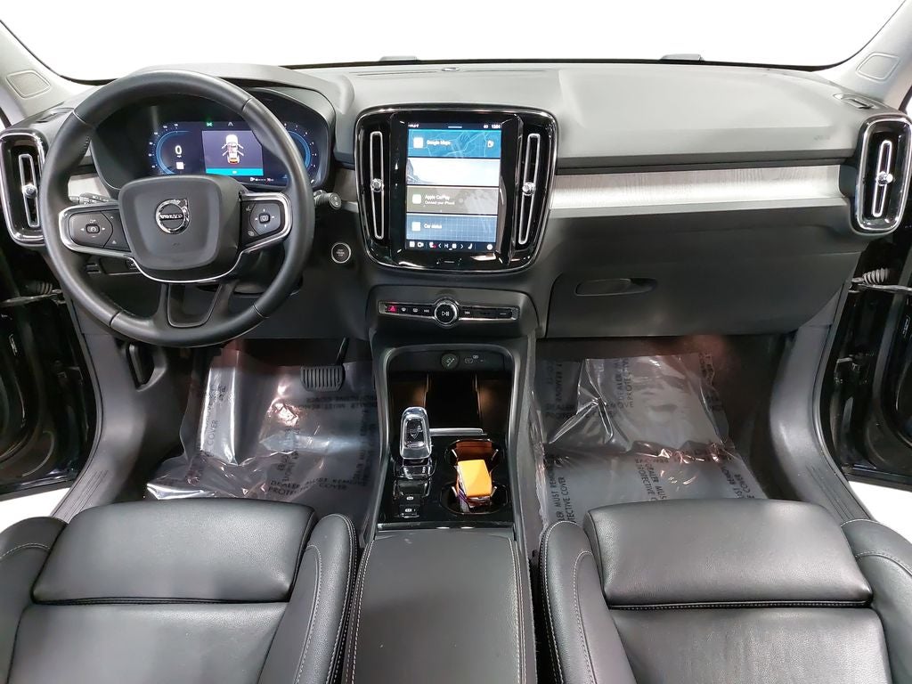 2024 Volvo XC40 B5 Plus Dark Theme