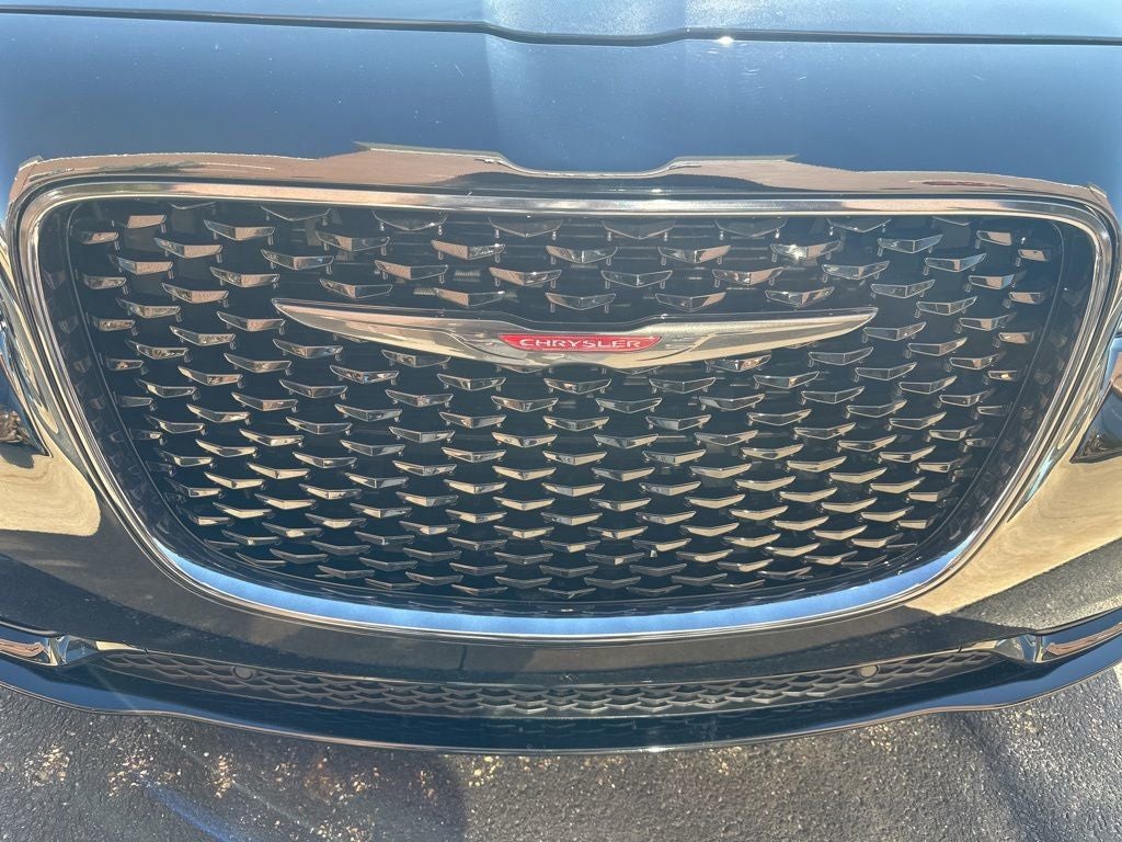 2023 Chrysler 300 S Comfort Group Package