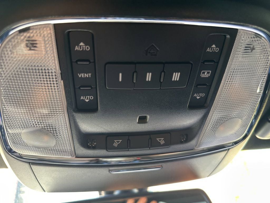 2023 Chrysler 300 S Comfort Group Package