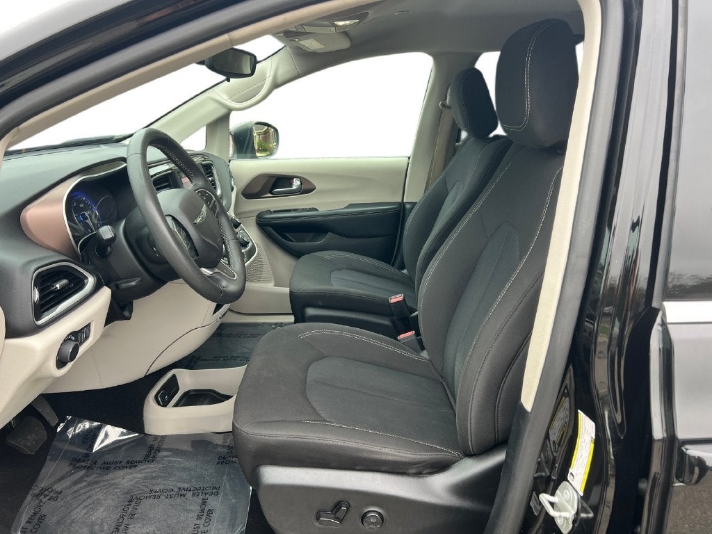 2024 Chrysler Voyager LX