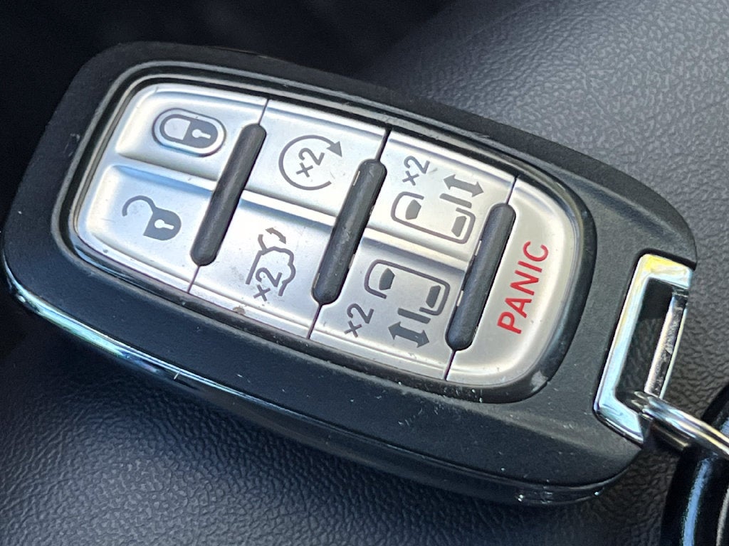 2025 Chrysler Pacifica Hybrid Select
