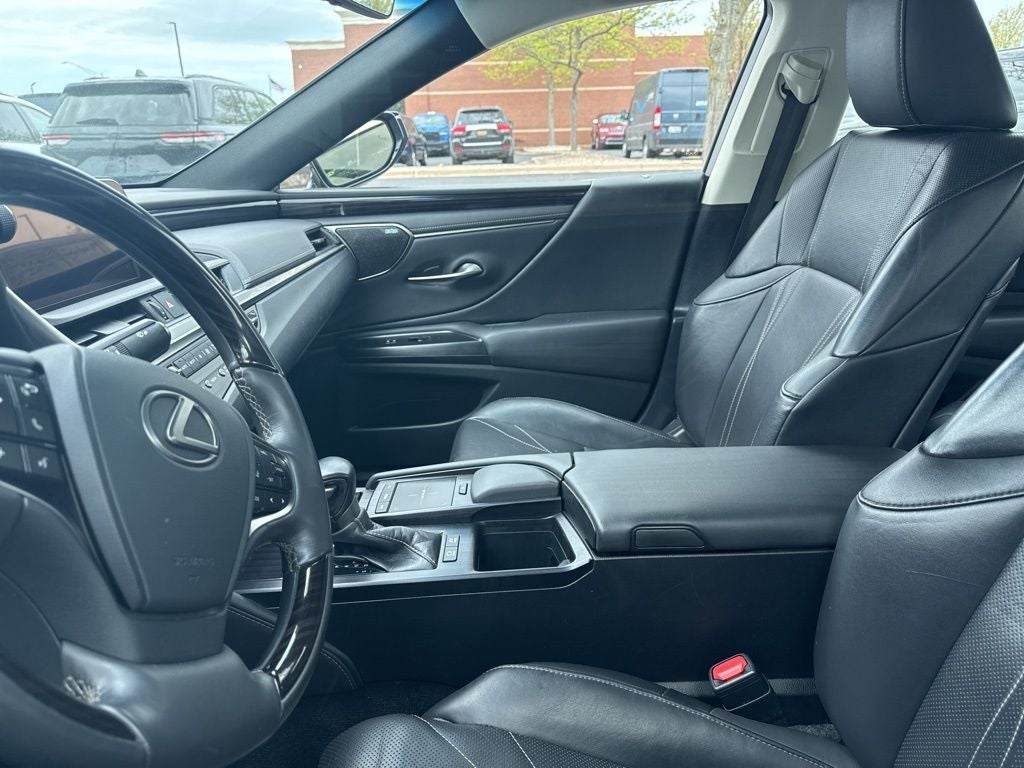 2021 Lexus ES 300h Luxury