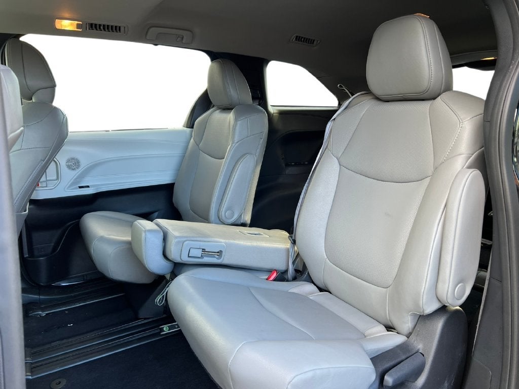 2025 Toyota Sienna XLE 8 Passenger