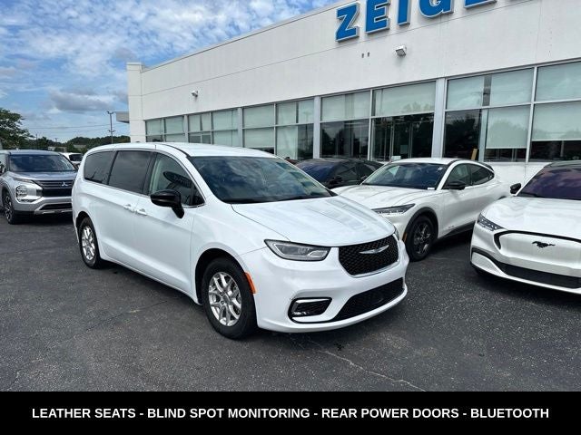2024 Chrysler Pacifica Touring L STOW N GO SEATING