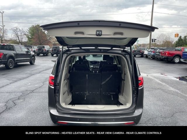 2023 Chrysler Pacifica Touring L HEATED SEATS & STEERING WHEEL