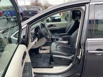 2023 Chrysler Pacifica Touring L HEATED SEATS & STEERING WHEEL