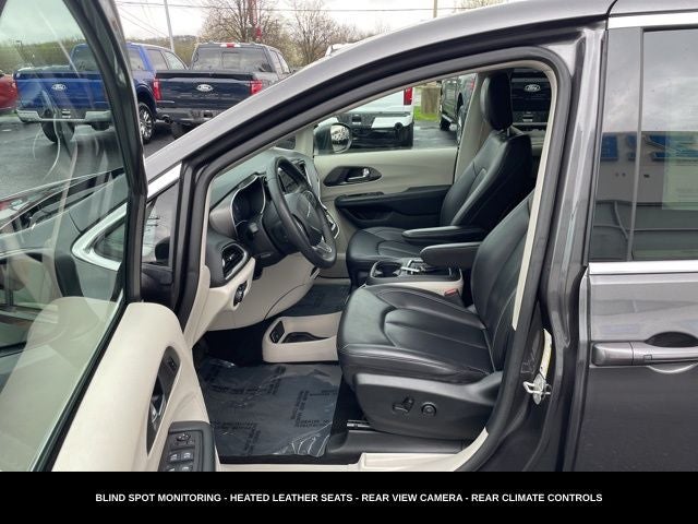 2023 Chrysler Pacifica Touring L HEATED SEATS & STEERING WHEEL