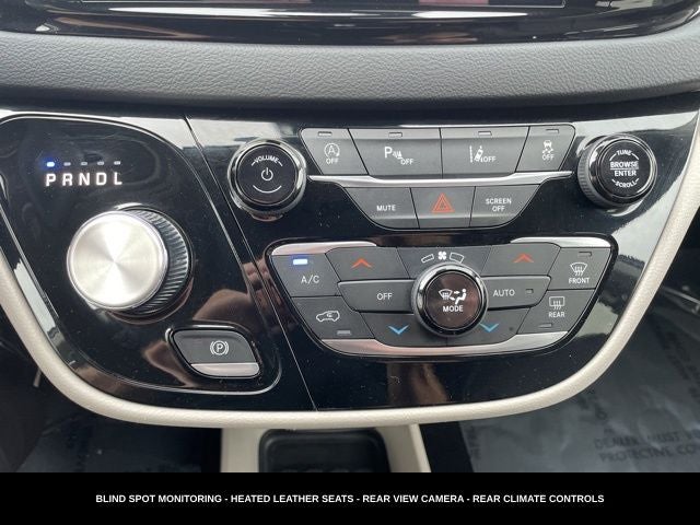 2023 Chrysler Pacifica Touring L HEATED SEATS & STEERING WHEEL