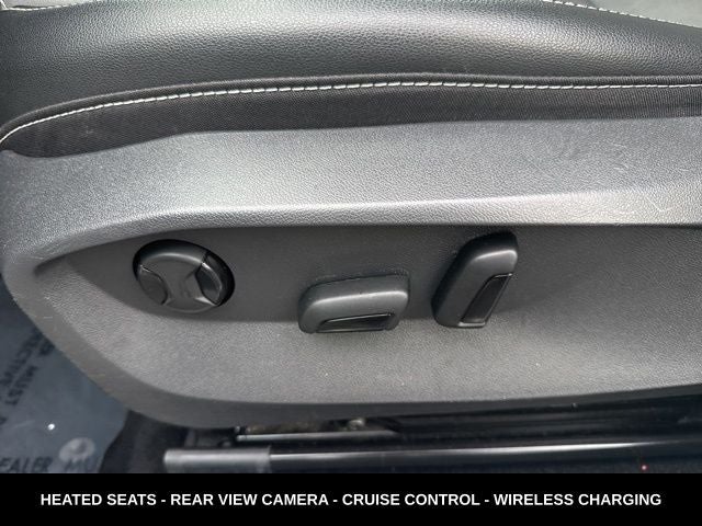 2023 Volkswagen Taos 1.5T SE ONE OWNER