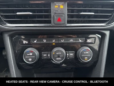 2024 Volkswagen Taos 1.5T SE ONE OWNER
