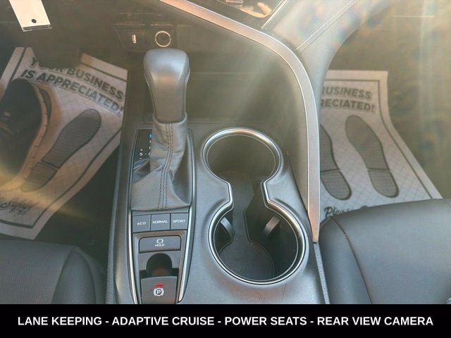 2022 Toyota Camry SE LOW MILEAGE LOCAL TRADE