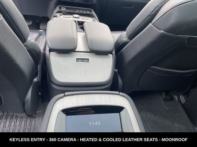 2025 Lincoln Navigator Reserve BLACKOUT PACKAGE