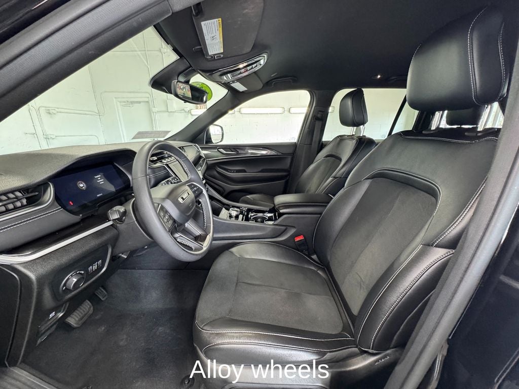 2023 Jeep Grand Cherokee Altitude Appearance Package