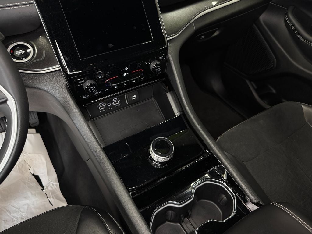 2023 Jeep Grand Cherokee Altitude Appearance Package