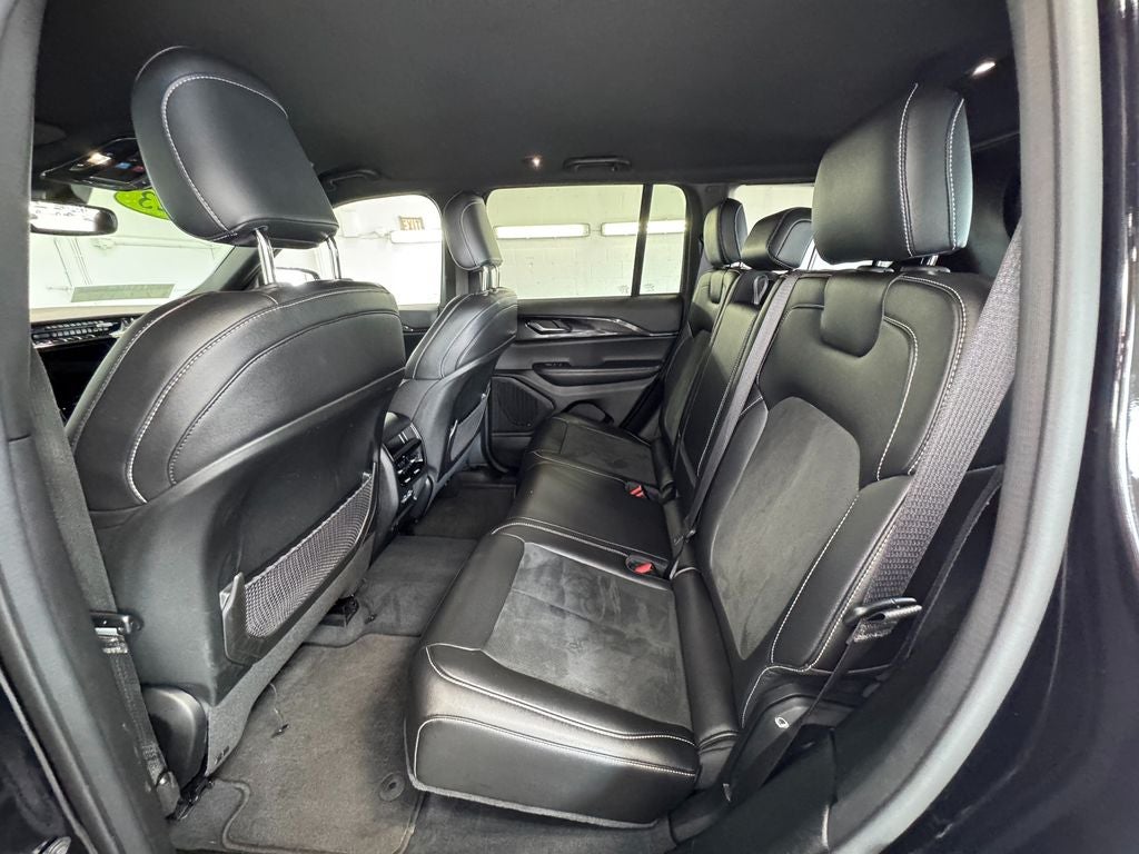 2023 Jeep Grand Cherokee Altitude Appearance Package