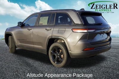 2023 Jeep Grand Cherokee Altitude ParkView Rear Back-Up Camera & Radio: Uconnect 5 w