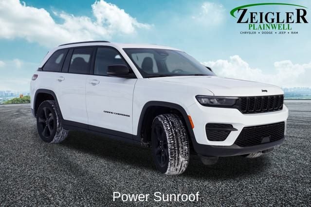 2023 Jeep Grand Cherokee Altitude X Power Sunroof & ParkView Rear Back-Up Camera