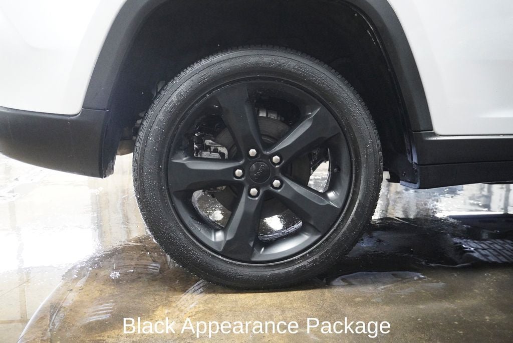 2023 Jeep Grand Cherokee Limited Blackout Package with Navigation