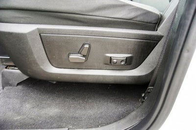 2022 RAM 1500 Classic SLT Apple CarPlay & ParkView Rear Back-Up Camera