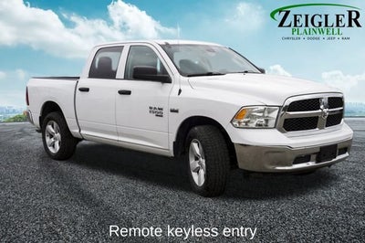 2022 RAM 1500 Classic SLT Apple CarPlay & ParkView Rear Back-Up Camera