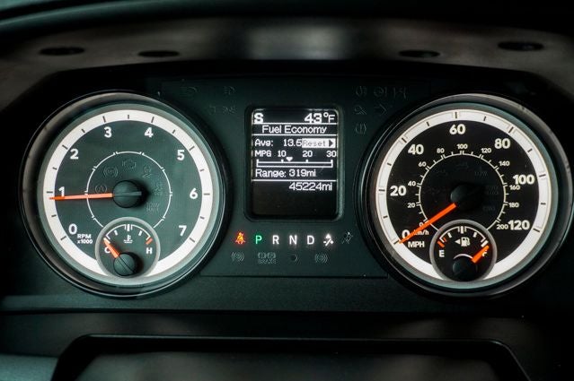 2022 RAM 1500 Classic SLT ParkView Rear Back-Up Camera & Integrated Voice Co