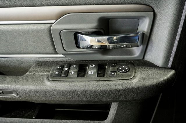 2023 RAM 1500 Classic SLT ParkView Rear Back-Up Camera & Apple CarPlay