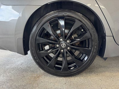2021 Nissan Maxima SR Power moonroof