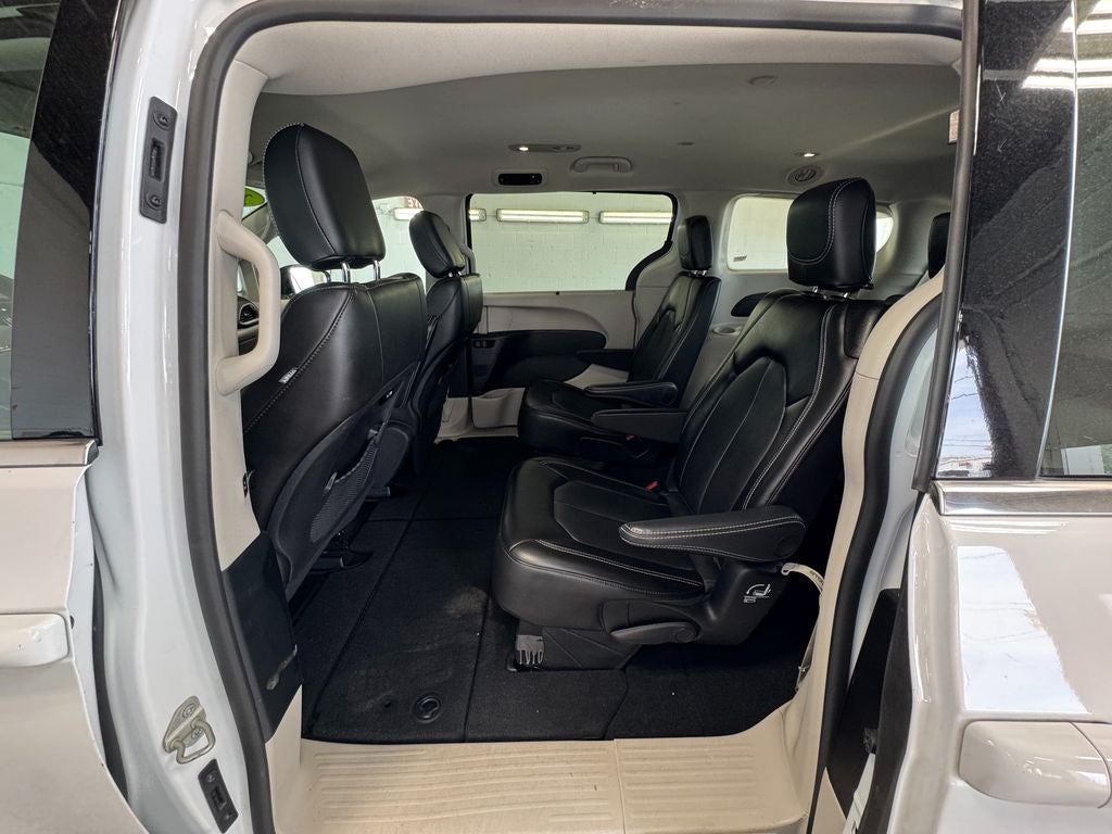 2024 Chrysler Pacifica Touring L Radio: Uconnect 5 w/10.1" Display